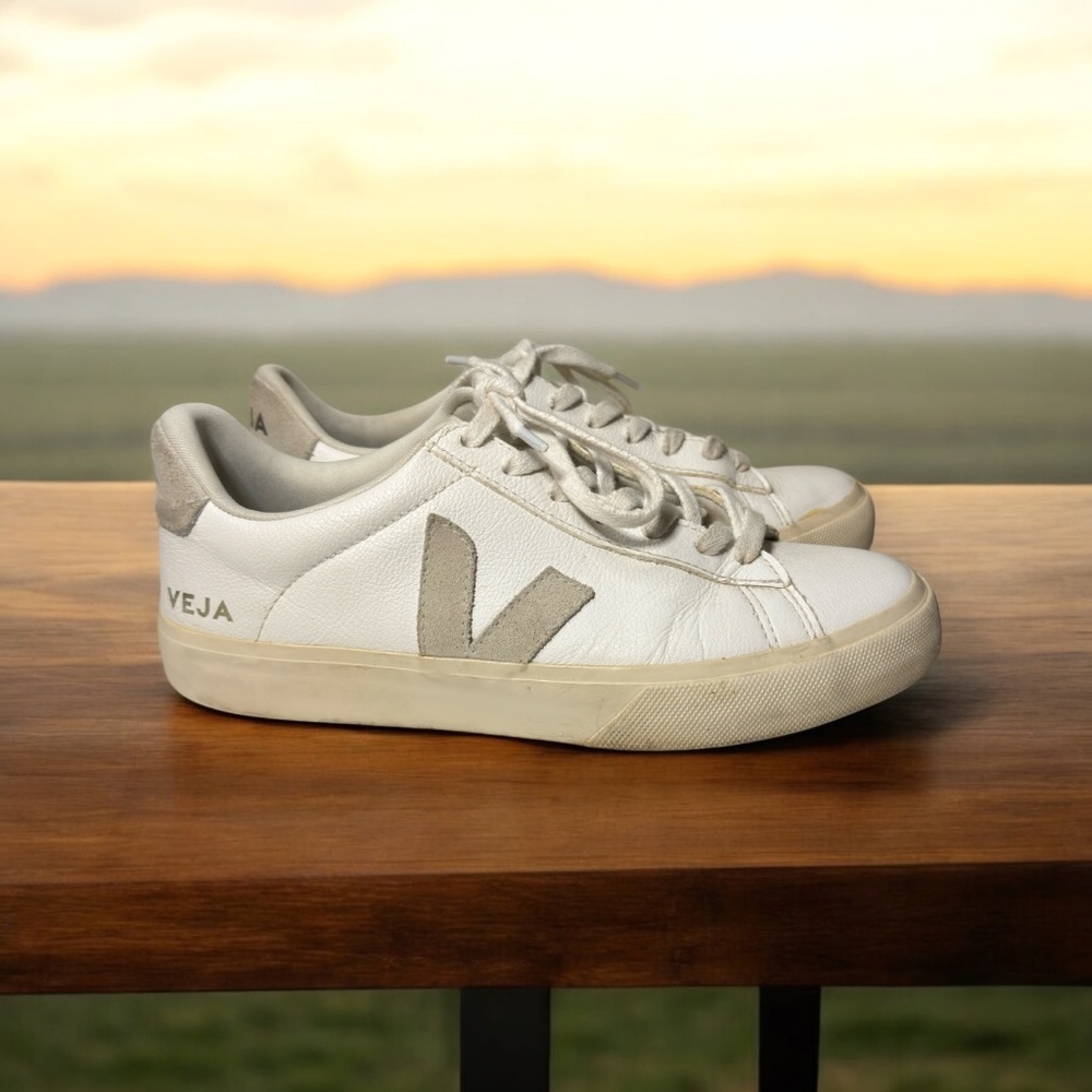 Veja Campo Low Top Leather Sneakers mens 7 women's 9 - Picture 2 of 6